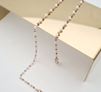 ŁAŃCUSZEK DO OKULARÓW- BIŻUTERIA DO OKULARÓW Biało-złote perełki