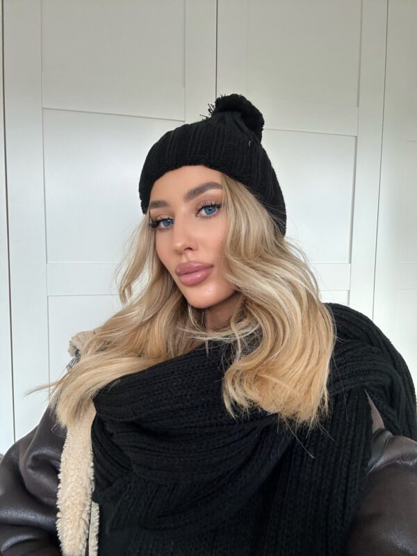 Komplet Czapka z Pomponem i Szalik damski KIM Kolor CZARNY