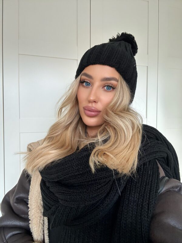 Komplet Czapka z Pomponem i Szalik damski KIM Kolor CZARNY