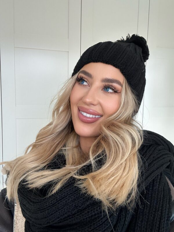 Komplet Czapka z Pomponem i Szalik damski KIM Kolor CZARNY