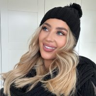 Komplet Czapka z Pomponem i Szalik damski KIM Kolor CZARNY