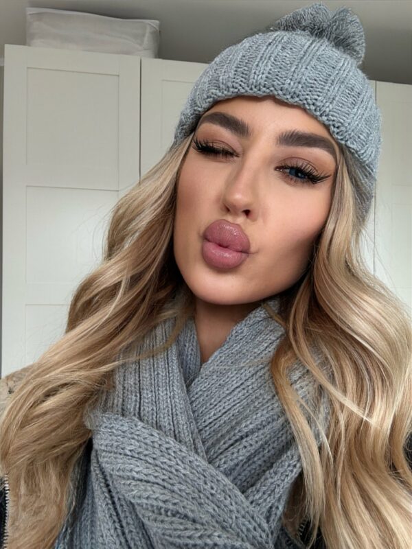 Czapka z pomponem i szalik damski