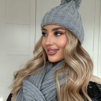 Czapka z pomponem i szalik damski