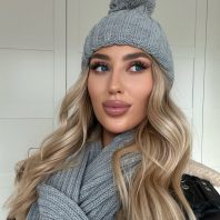 Czapka z pomponem i szalik damski