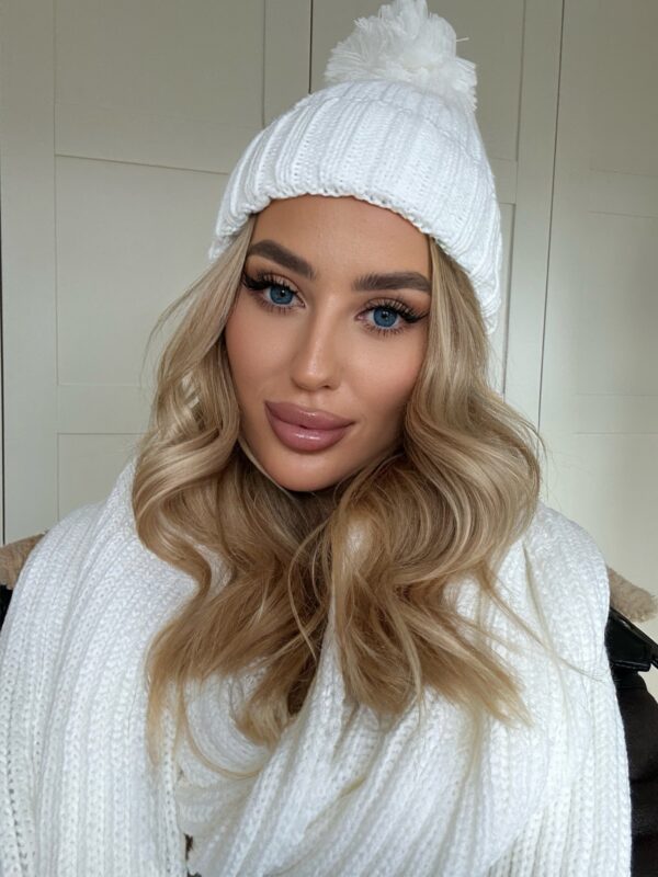 Komplet Czapka z Pomponem i Szalik damski KIM Kolor Biały Śmietanowy komplet czapka i szalik damski biały